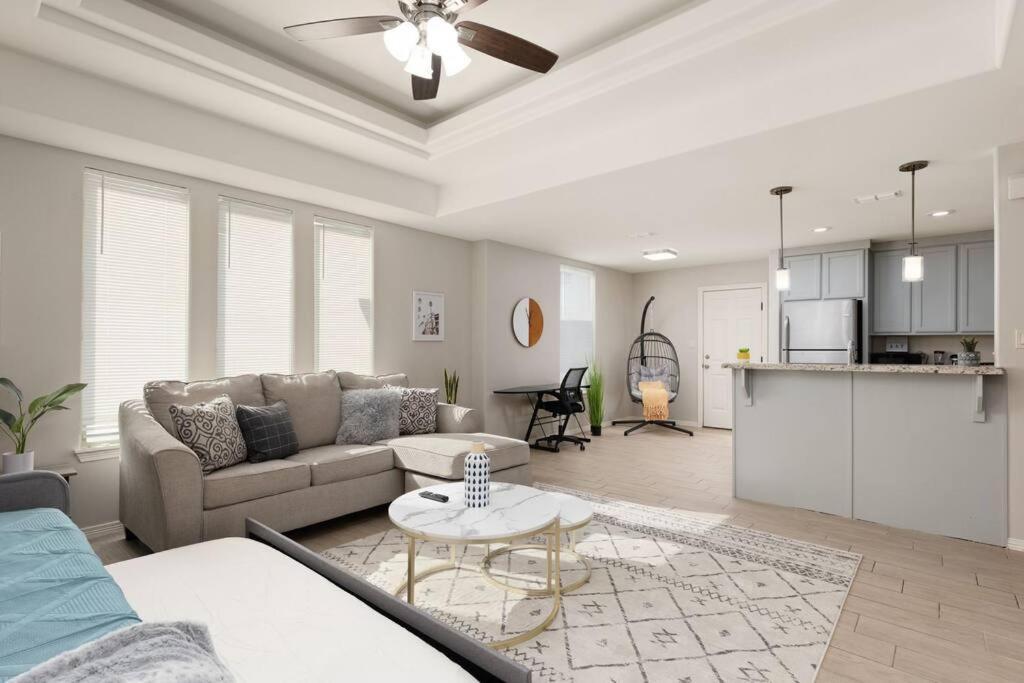 Cozy 3 Bed 2 Bath Apartment, Near Shopping Plazas, Expressway And Free Parking Edinburg Exteriér fotografie
